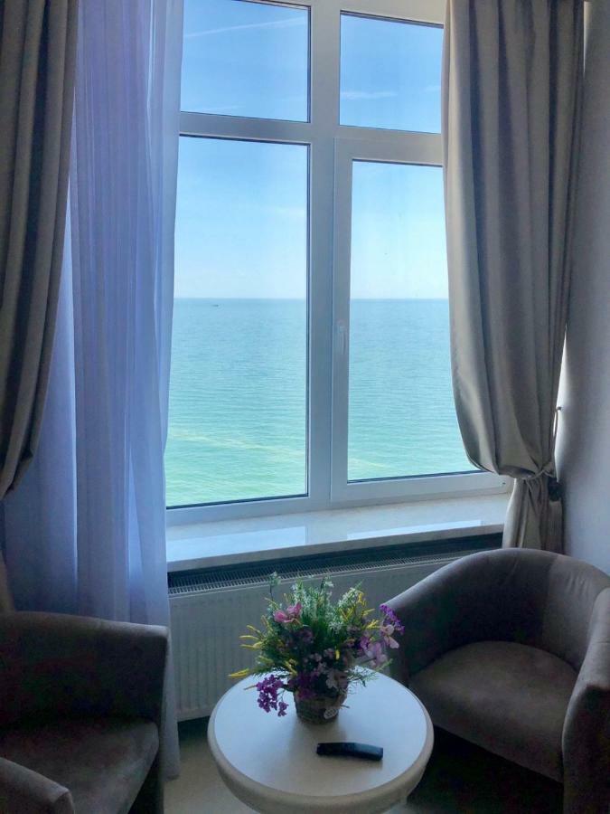 White Apartments In Arcadia 敖德萨 外观 照片